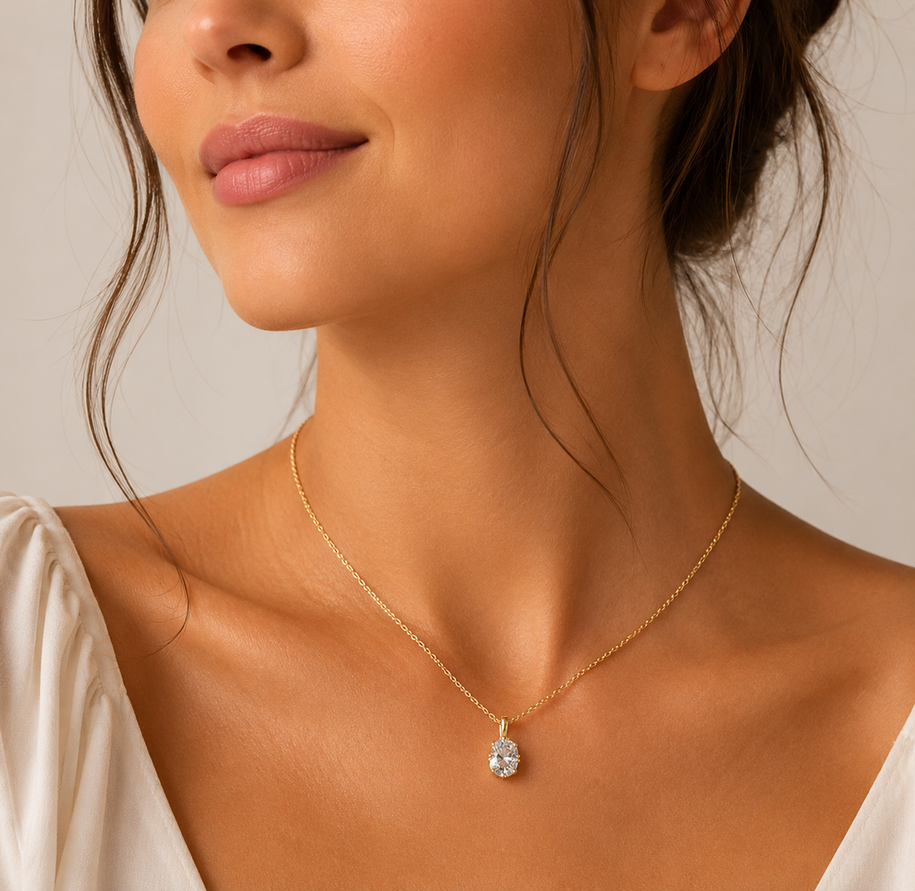 Elara Oval Necklace